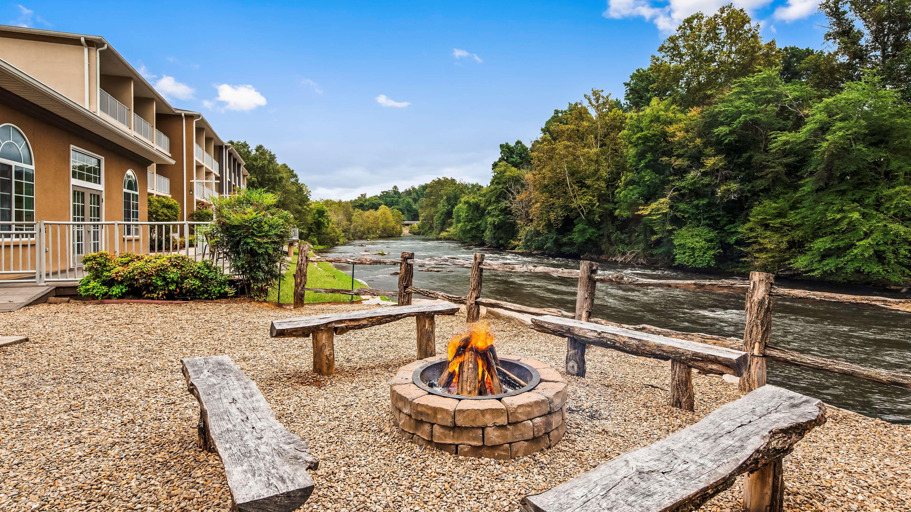 Best Western Plus River Escape Sylva / Dillsboro Kültér fotó